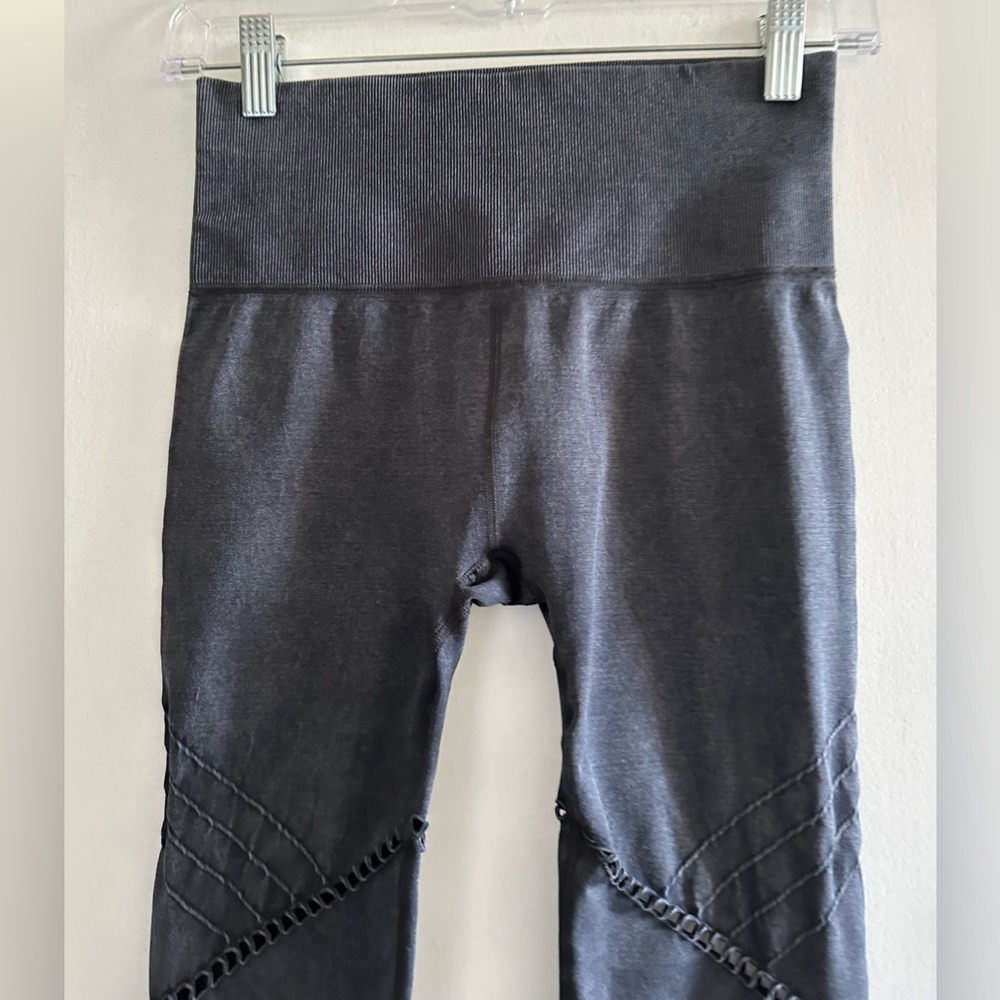 SoulCycle Dark Gray Seamless Cutout Ribbed Leggings size Small EUC - Picture 4 of 6